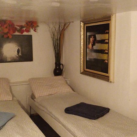 Prague "Above Train Central" Hostel Екстер'єр фото